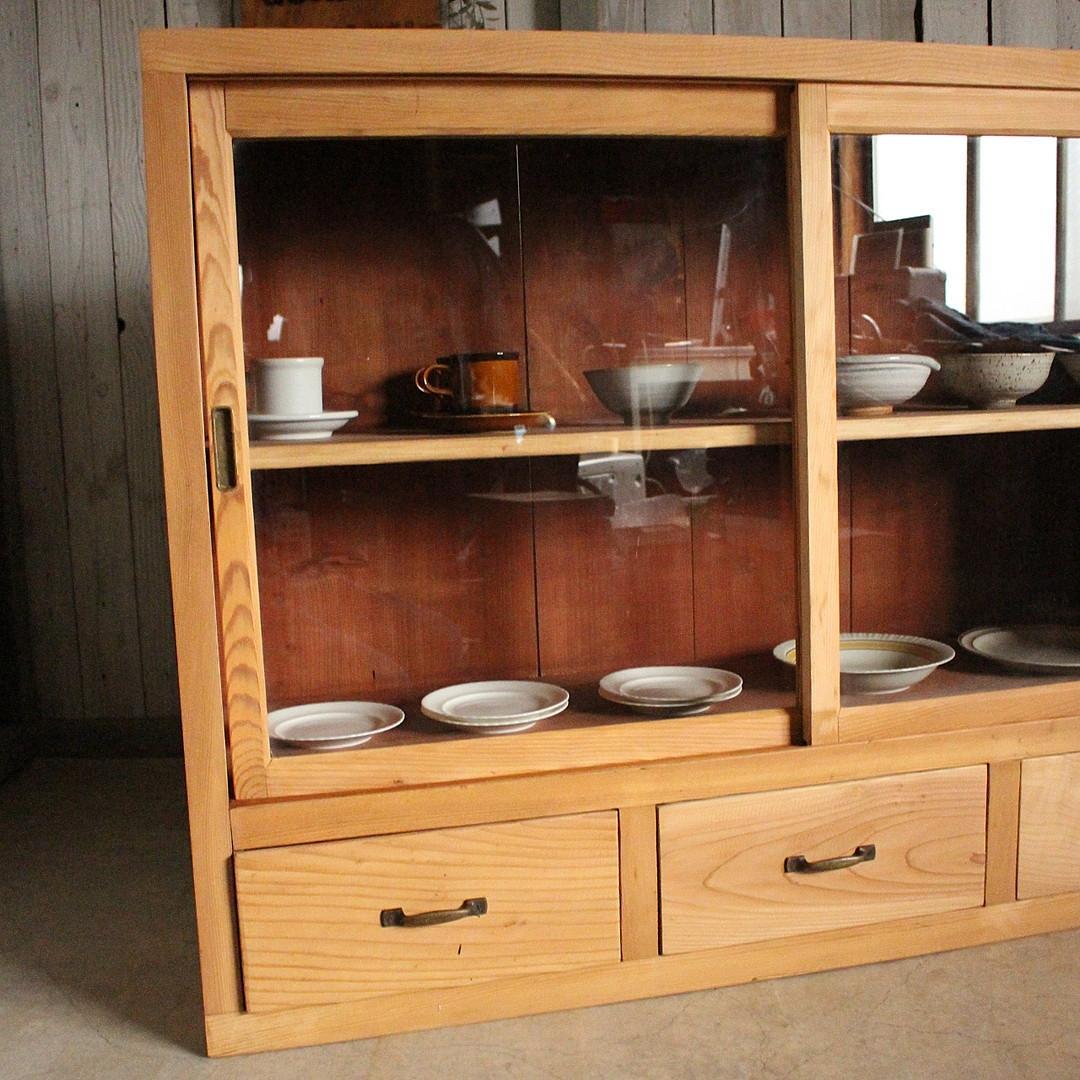 古い木枠のガラス戸棚　引き出し3杯　水屋