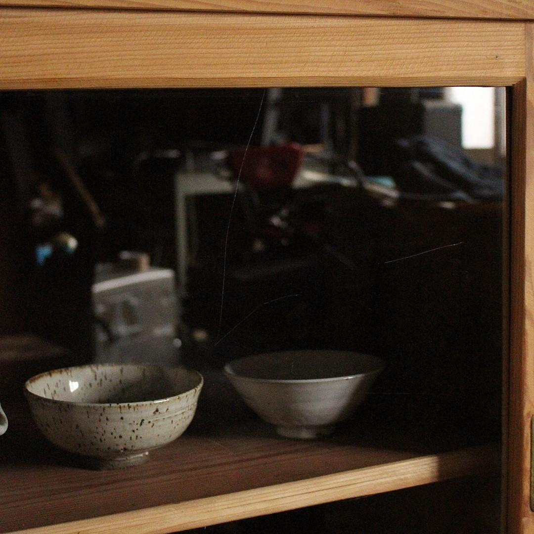 古い木枠のガラス戸棚　引き出し3杯　水屋