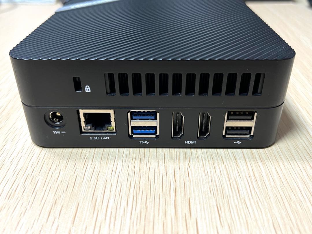 MINISFORUM Venus Series UM580 ミニPC