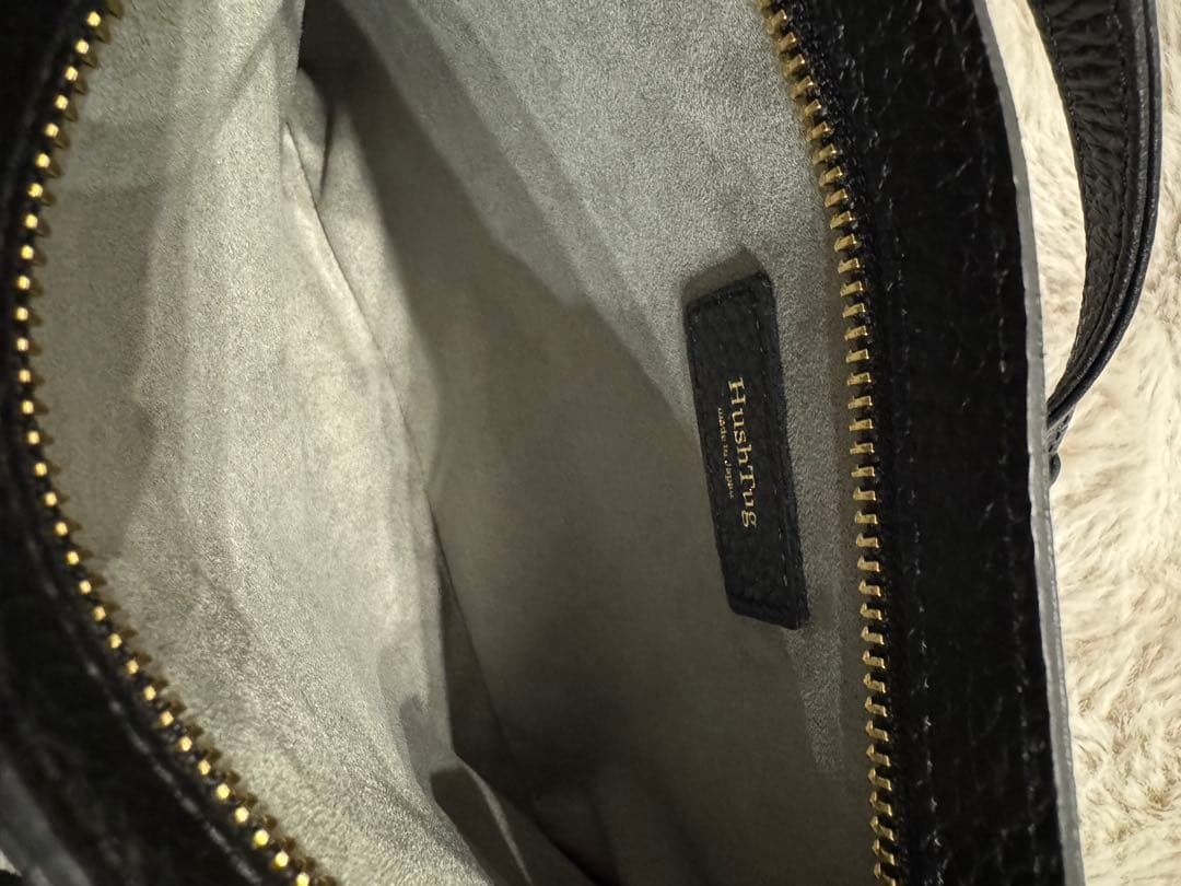 ハッシュタグ　Hush Tug レザー サコッシュ