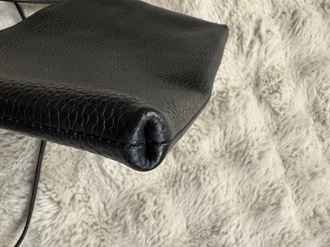 ハッシュタグ　Hush Tug レザー サコッシュ