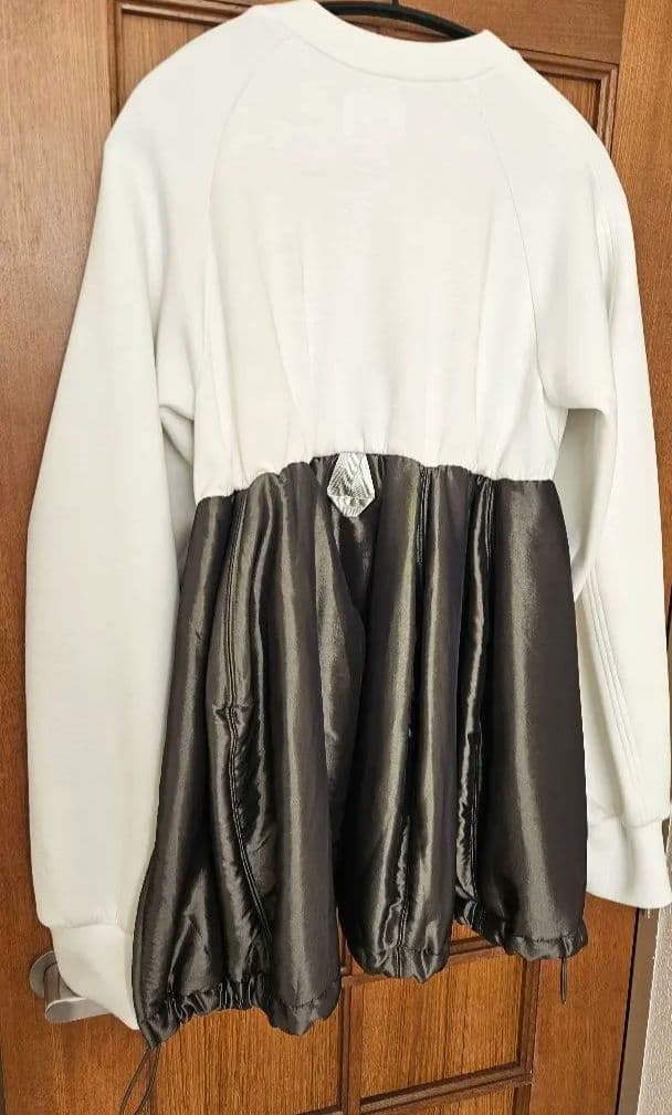 OMMO ホワイト ラグランスリーブ スウェット