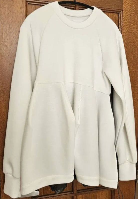 OMMO ホワイト ラグランスリーブ スウェット