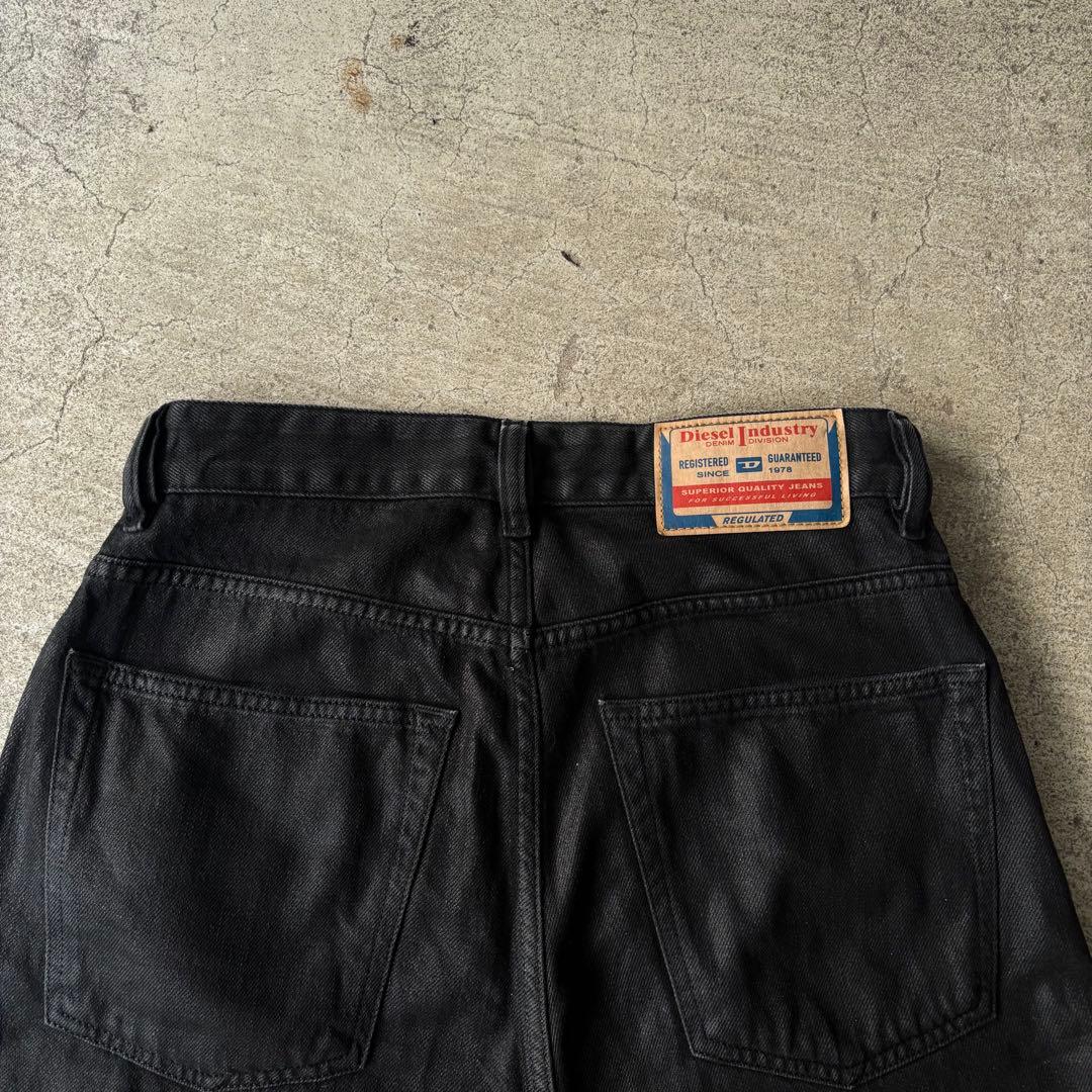 DIESEL DSIRE shorts 黒　レザー風　23インチ