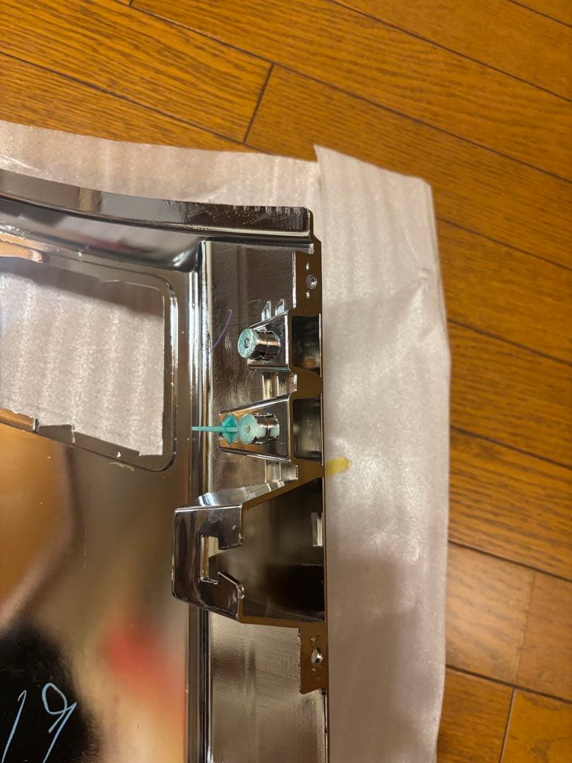 いすゞギガ　訳あり品　コーナーパネルメッキセンサー付き車用