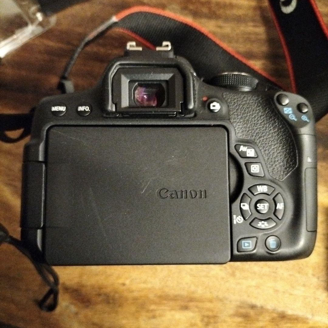 キヤノンイオスキス　X8i18〜55㍉ZoomLens日本製