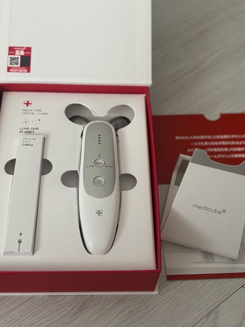 メディキューブ　AGE-R EMSダーマショット