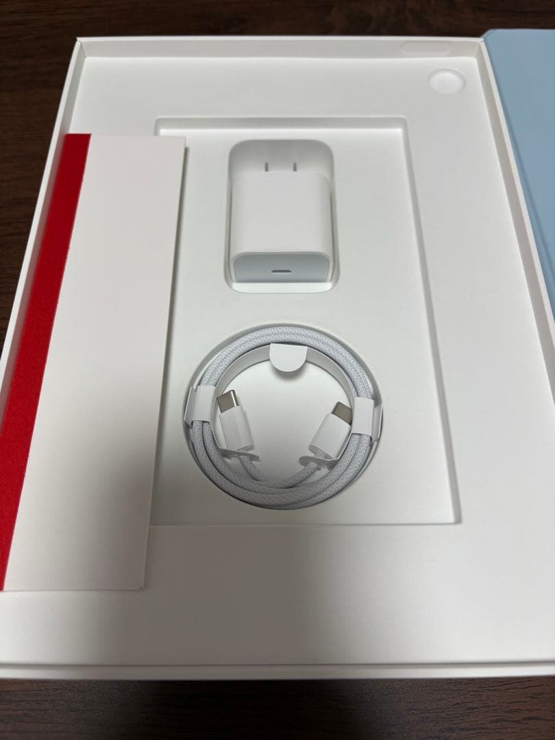 Apple iPad(A16) 11インチ シルバー 第11世代