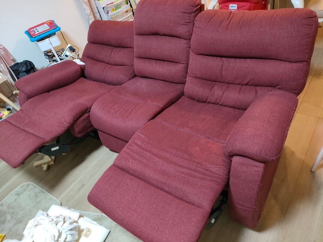 11月16日まで【引取限定】ニトリ　電動リクライニングソファ3人掛け 赤