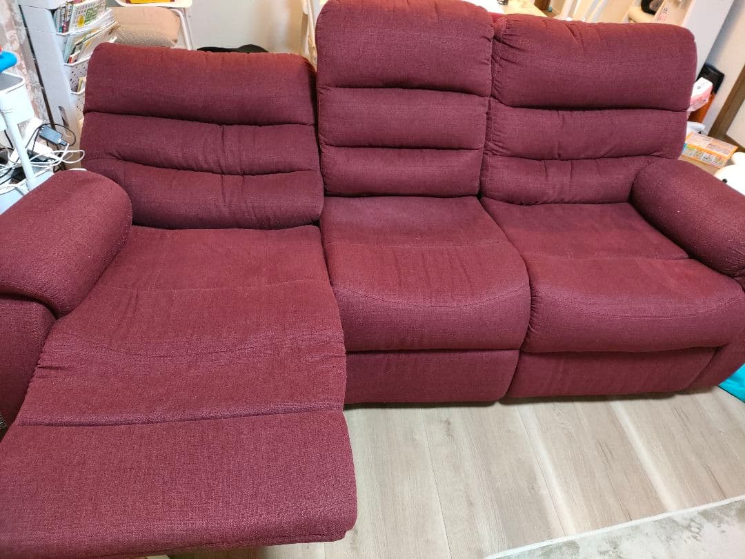 11月16日まで【引取限定】ニトリ　電動リクライニングソファ3人掛け 赤