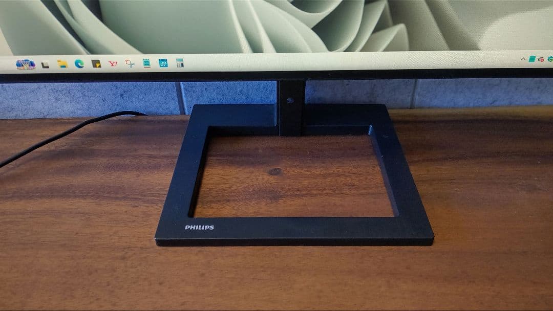 PHILIPS フィリップス27インチモニター 2021年型式272E2