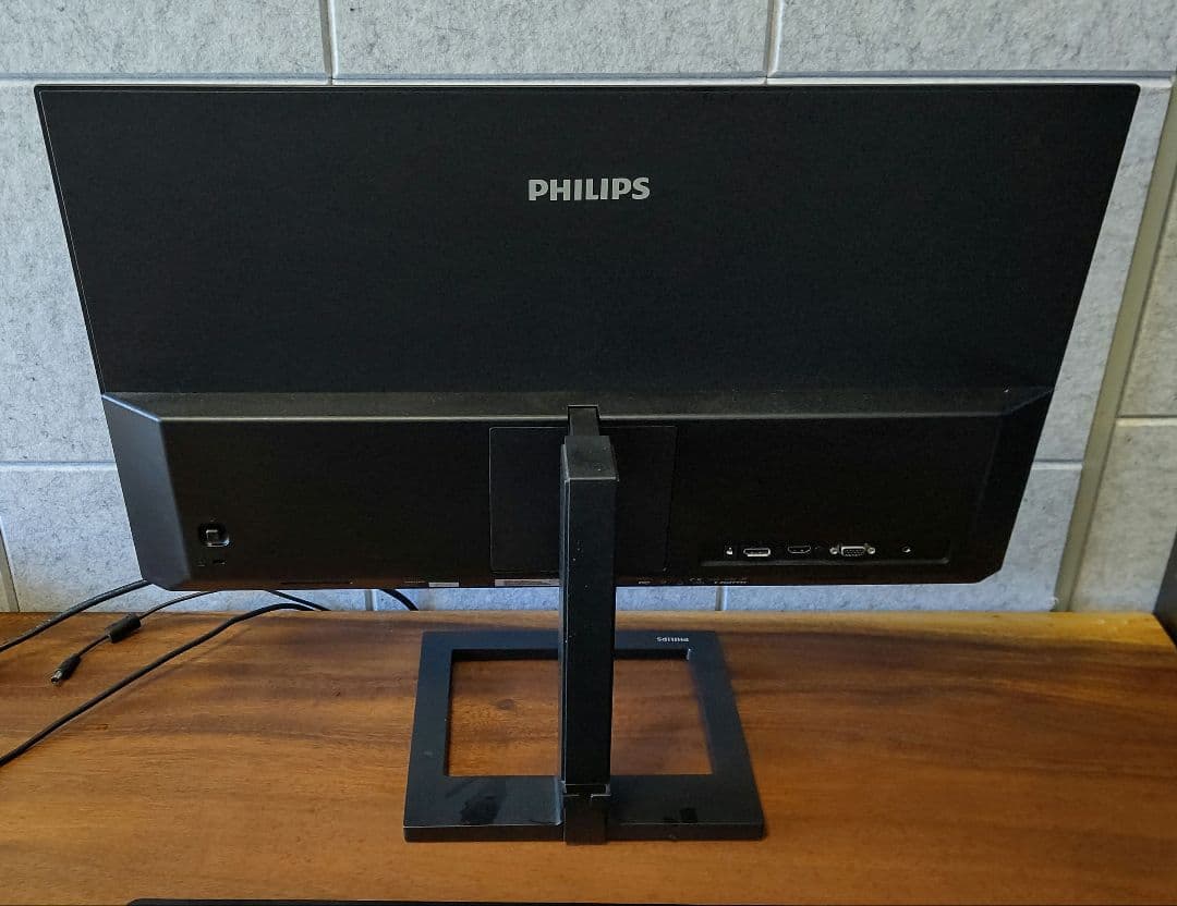 PHILIPS フィリップス27インチモニター 2021年型式272E2