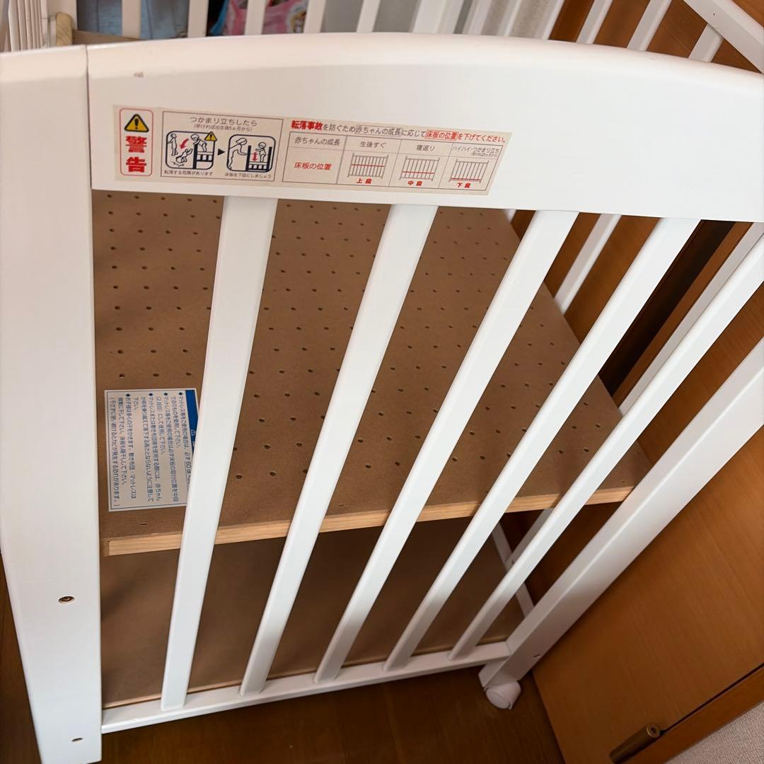 ピ*ツ様 ホワイト ベビーベッド　カトージ　ミニ