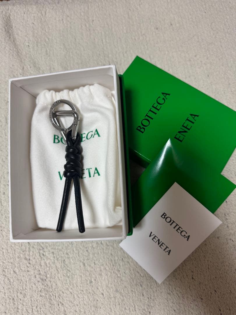 BOTTEGA VENETA トライアングルキーリング　ブラック