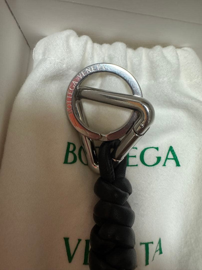 BOTTEGA VENETA トライアングルキーリング　ブラック