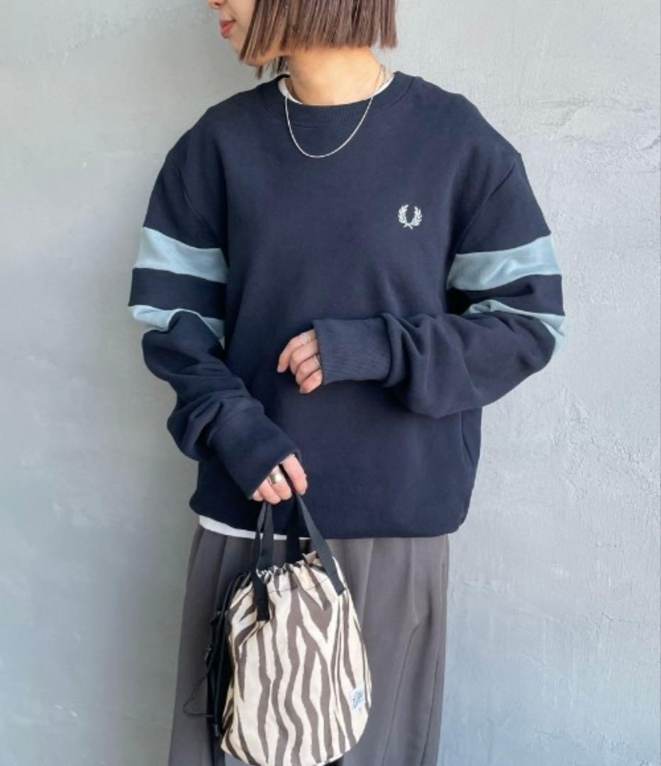 FREDPERRY スウェット　完売品　ネイビー