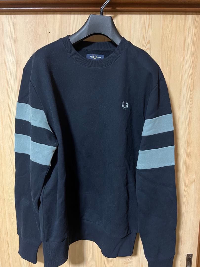 FREDPERRY スウェット　完売品　ネイビー