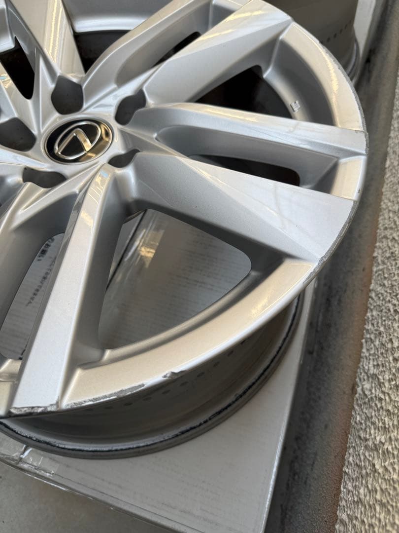 Y(*ˊᵕˋ*)プロフ未読は即ブロック専用2021年製 レクサスIS 　ホイール