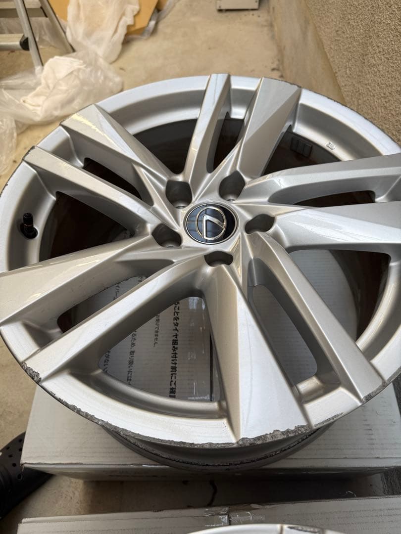 Y(*ˊᵕˋ*)プロフ未読は即ブロック専用2021年製 レクサスIS 　ホイール