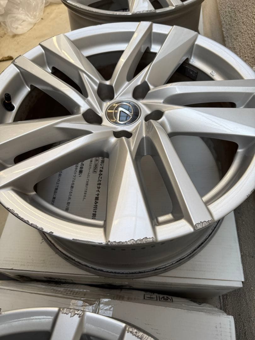 Y(*ˊᵕˋ*)プロフ未読は即ブロック専用2021年製 レクサスIS 　ホイール