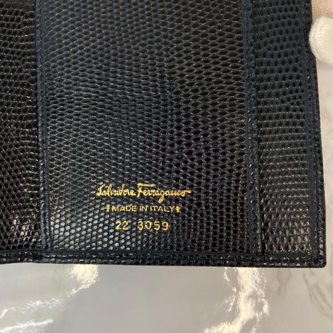 ほぼ新品　フェラガモ　長財布　Salvatore Ferragamo