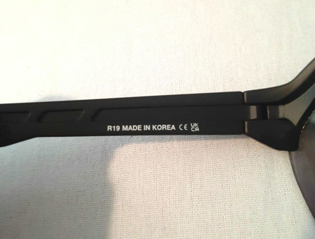 100% S2 マットブラック / ゴールドミラー ワンハンドレッド サングラス