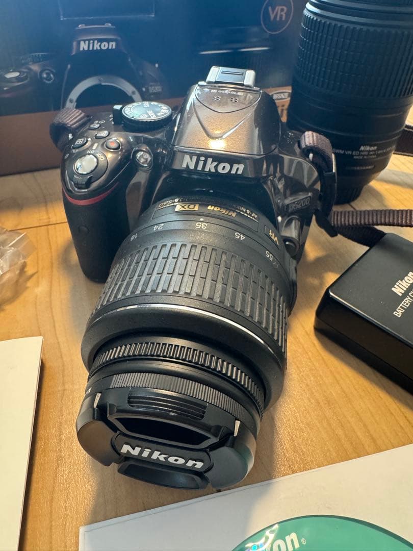 デジタルカメラ Nikon D5200 18-55mm VR Kit + 55-300mm