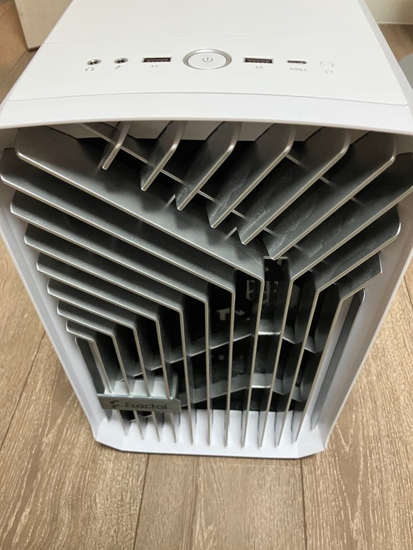 フラクタルデザイン　トレントナノ