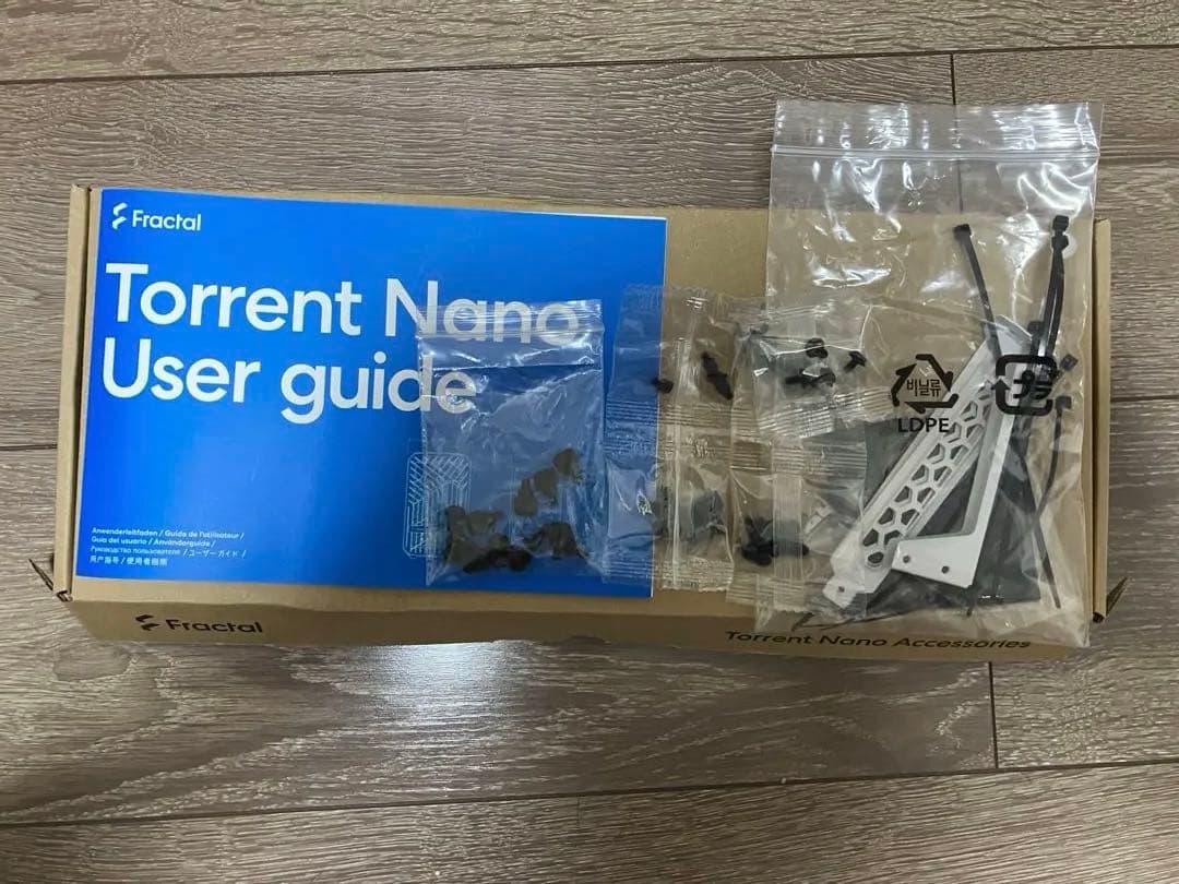 フラクタルデザイン　トレントナノ