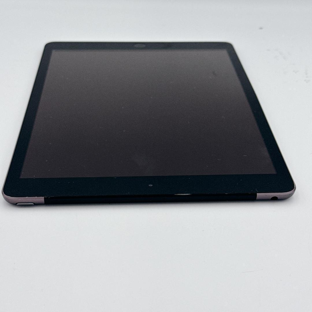 【良品】iPad (第7世代) 32GB Wi-Fi+Cellula