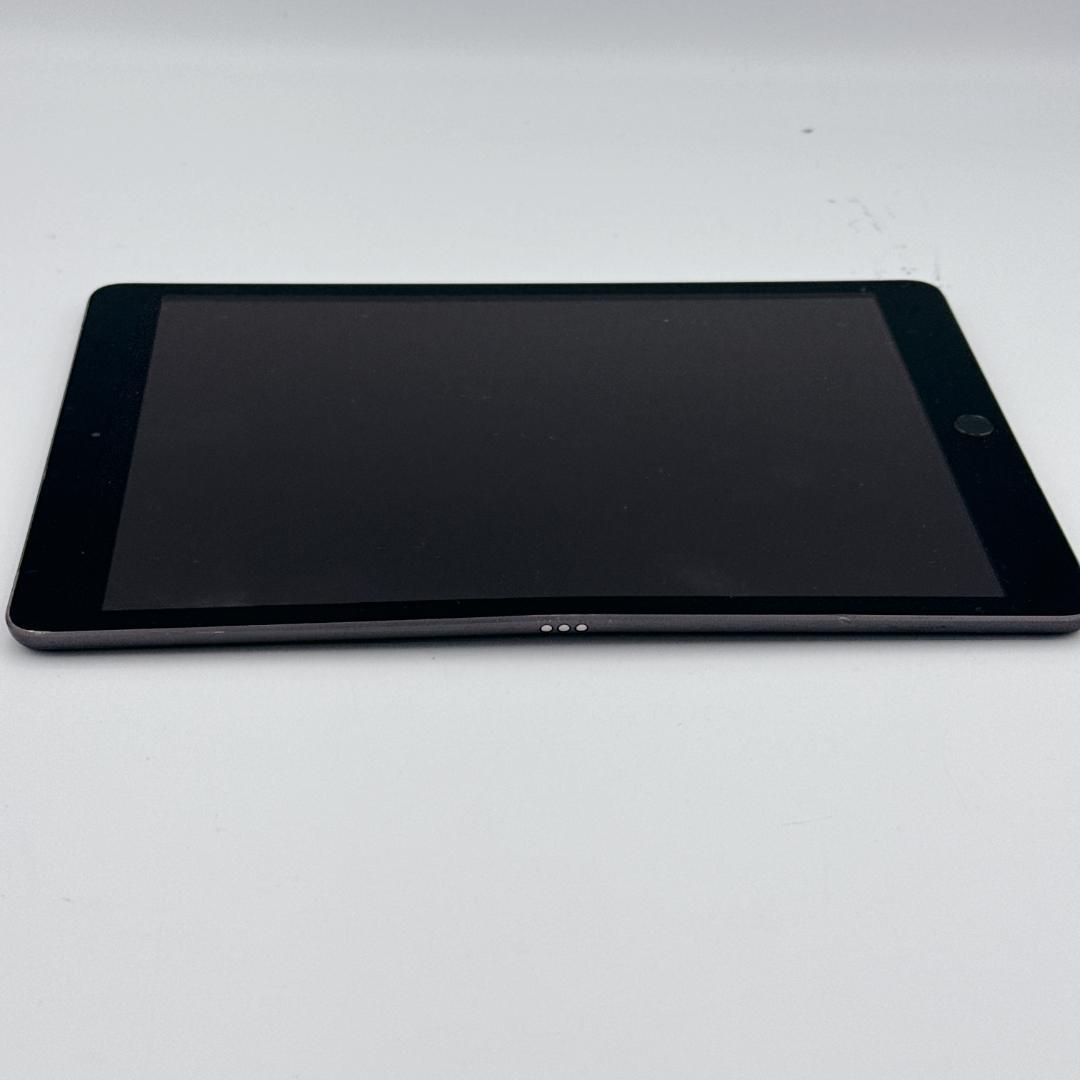 【良品】iPad (第7世代) 32GB Wi-Fi+Cellula
