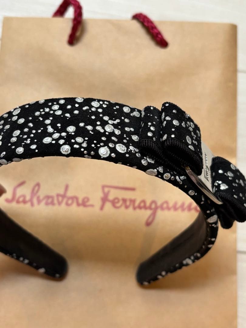 美品　お値下げ　Ferragamo ブラック　ドット カチューシャ