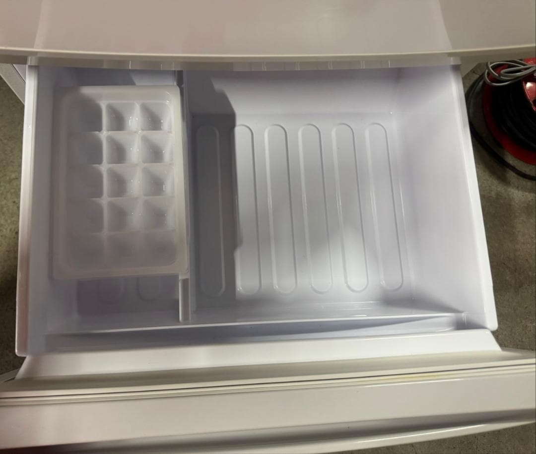 SHARP ノンフロン冷凍冷蔵庫 SJ-14E6-KW 2019年製 137L