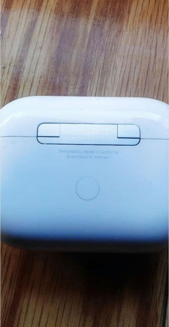 AirPods 本体 充電ケース付き試してみましたが、問題なく動作しました。