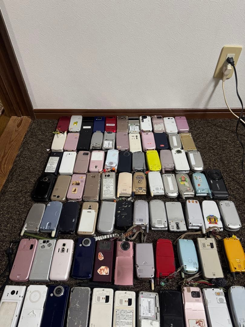 ぽ*け様 が*ら様 ガラケーまとめ売り-