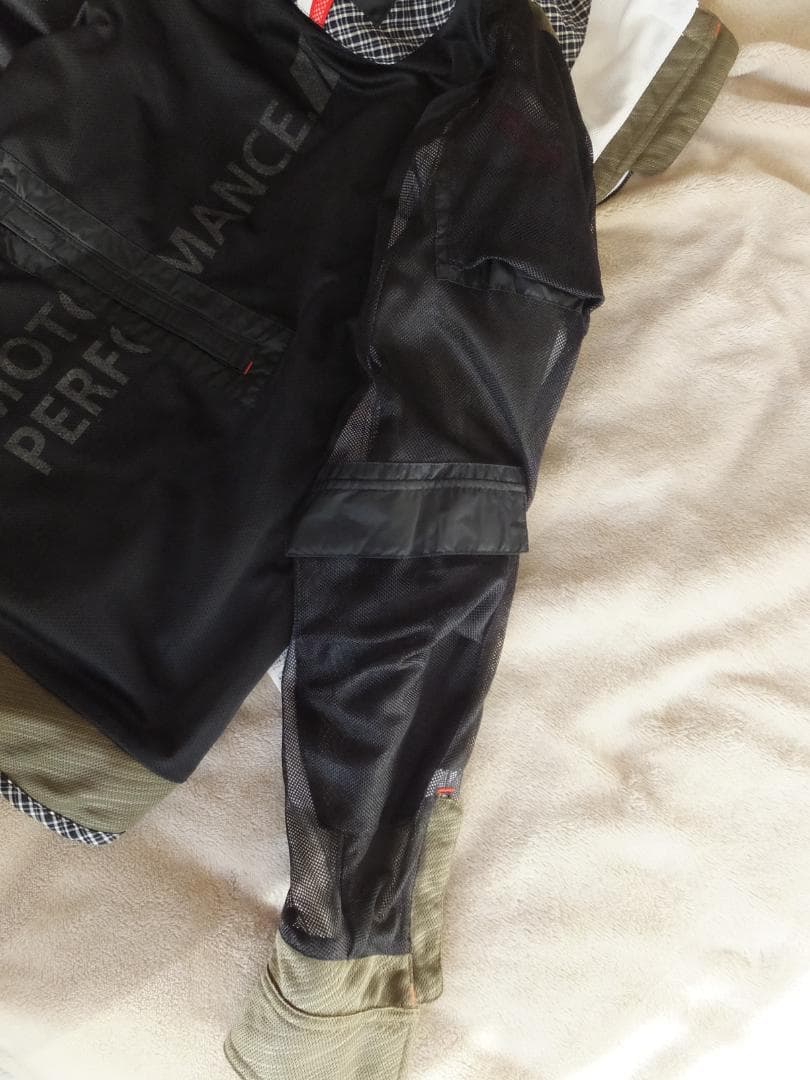 クシタニ　フルメッシュパーカー