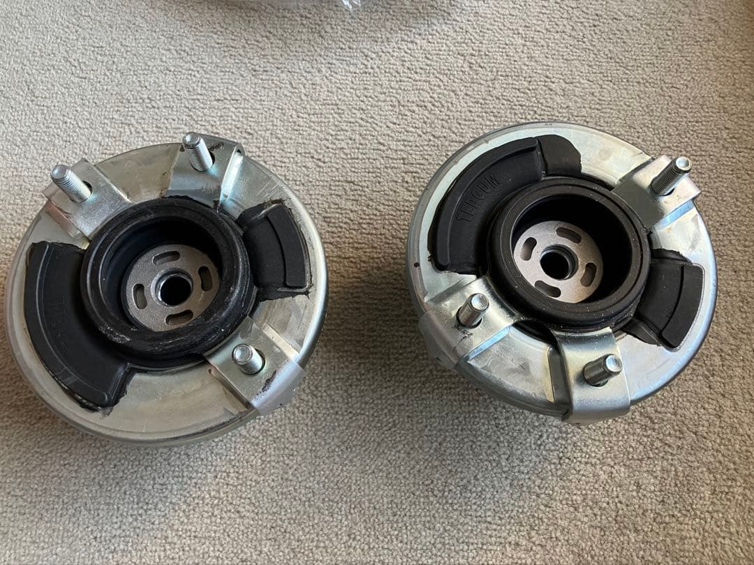 Lancia Thesis ランチア　テージス用フロントアッパーマウント