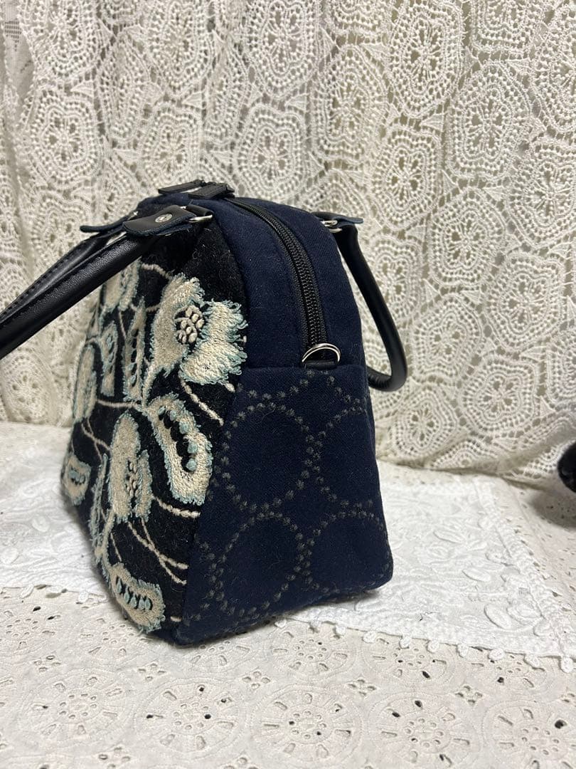 51210Aミナペルホネンハンドメイド　ブガッティラウンドバッグ