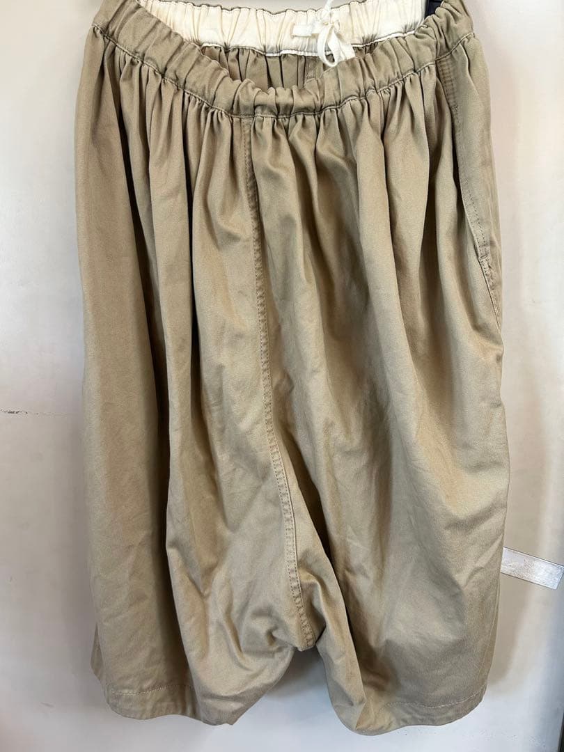 コムコム　チノ　サルエルパンツ