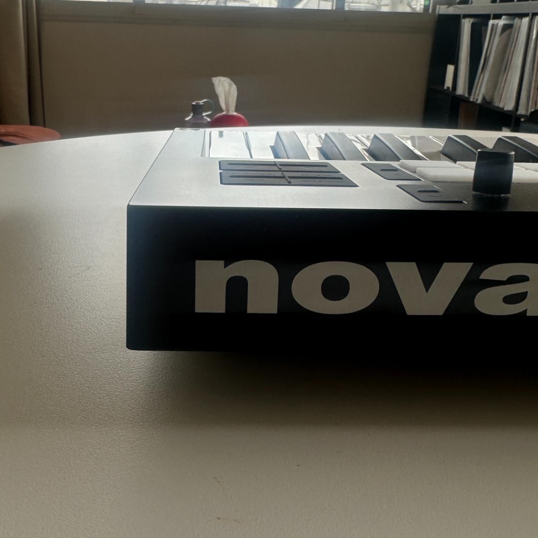 Novation Launchkey 25 MK4 MIDIキーボード