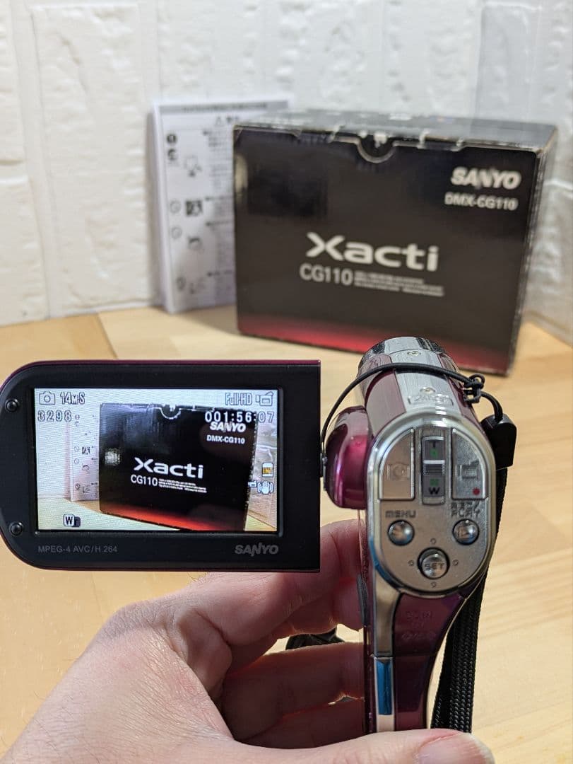 Xacti DMX-CG110 SANYO デジタルムービーカメラ レッド
