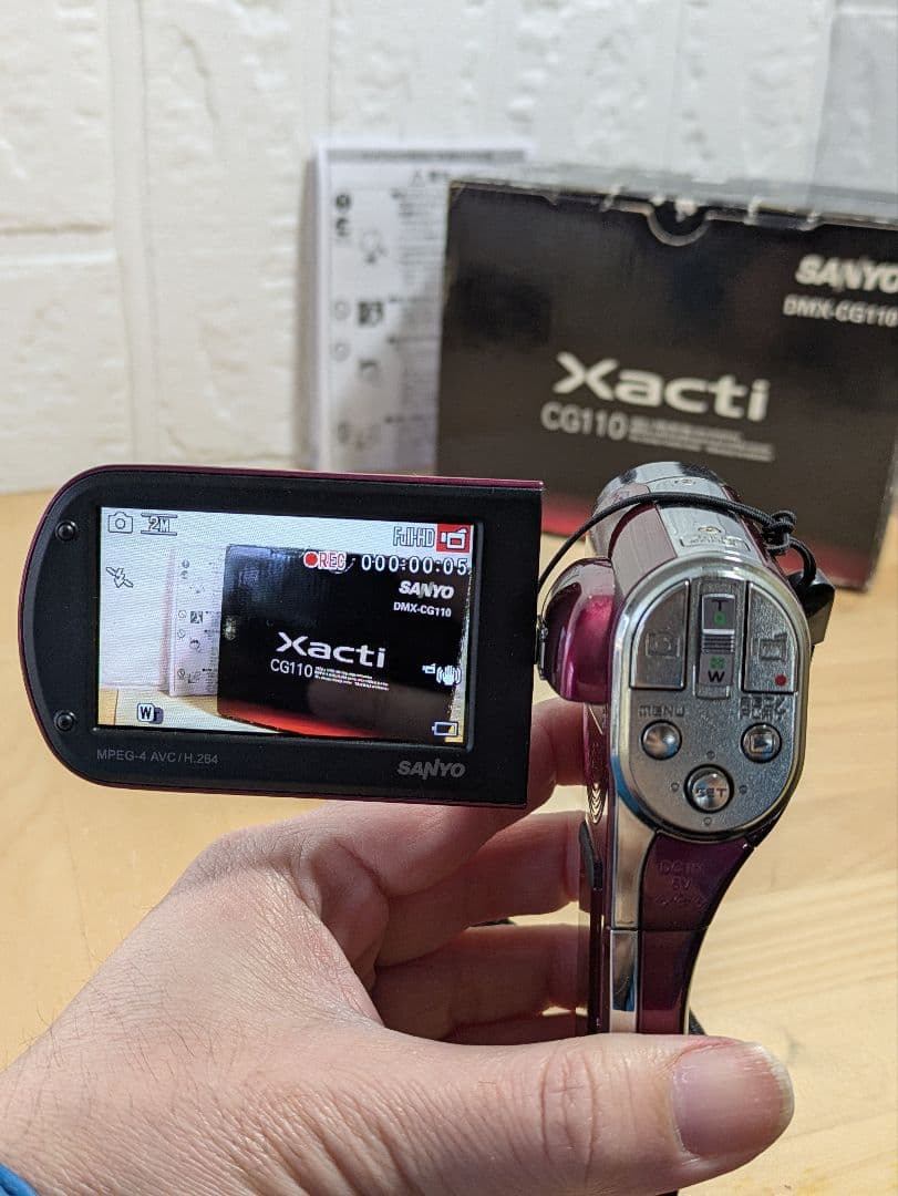 Xacti DMX-CG110 SANYO デジタルムービーカメラ レッド
