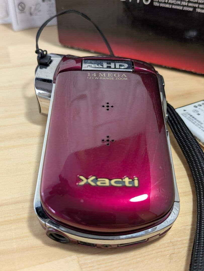 Xacti DMX-CG110 SANYO デジタルムービーカメラ レッド