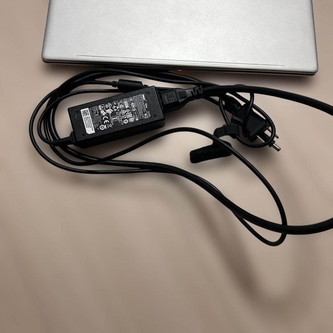 Windowsノート本体 DELL Inspiron 13 7380 / i5-8265U / 8GB