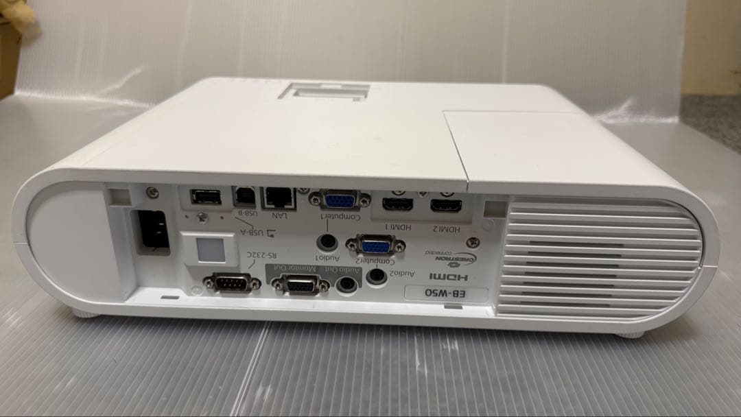 EPSON EB-W50プロジェクター本体