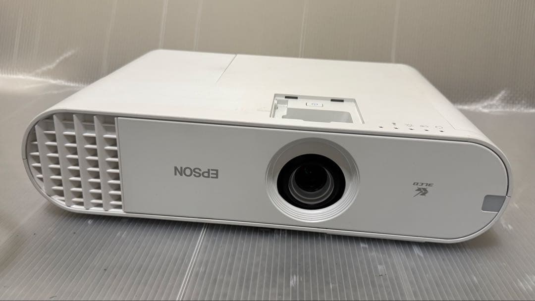 EPSON EB-W50プロジェクター本体