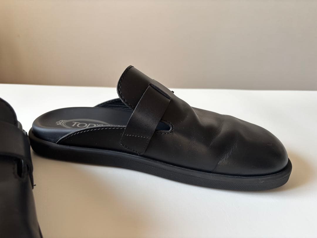 TOD'S（トッズ） スリッパ　ブラックレザー made in Italy