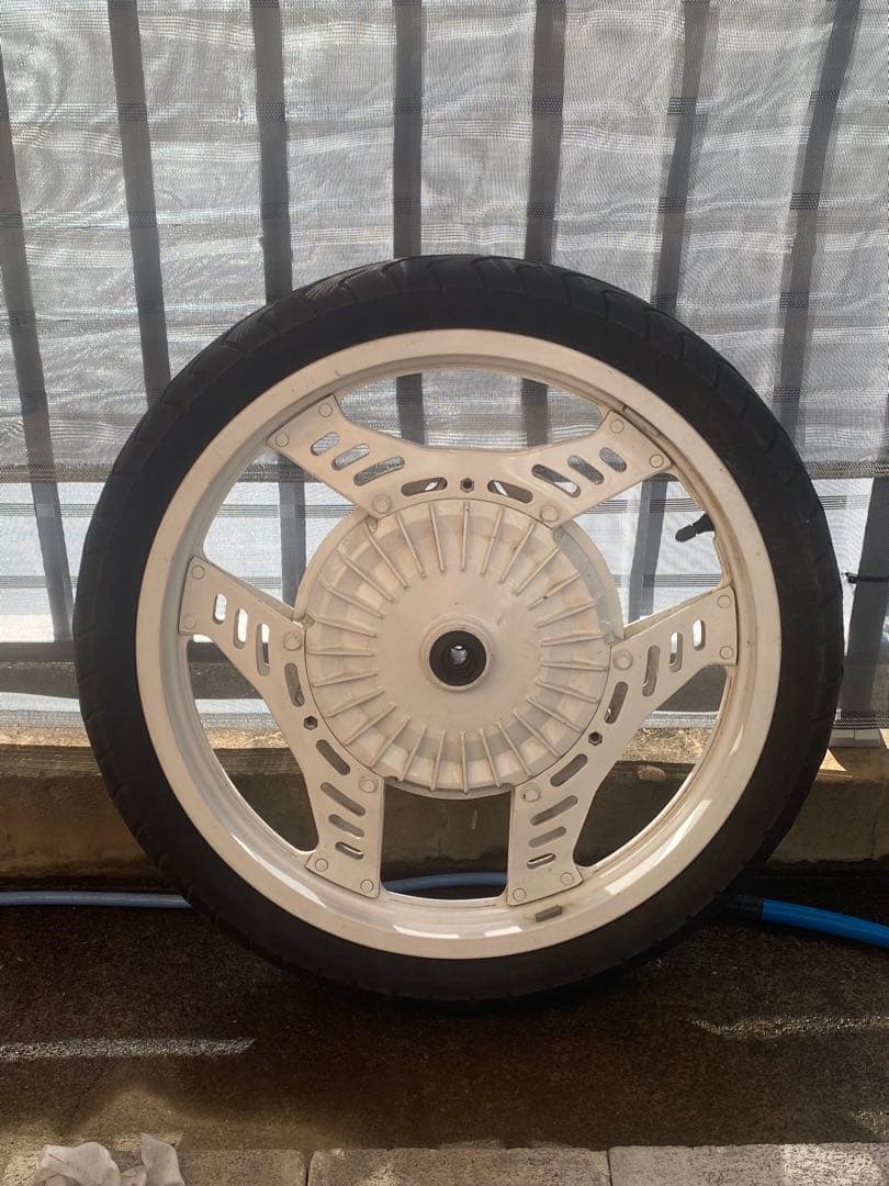 CBX400F.ホワイトホイール。