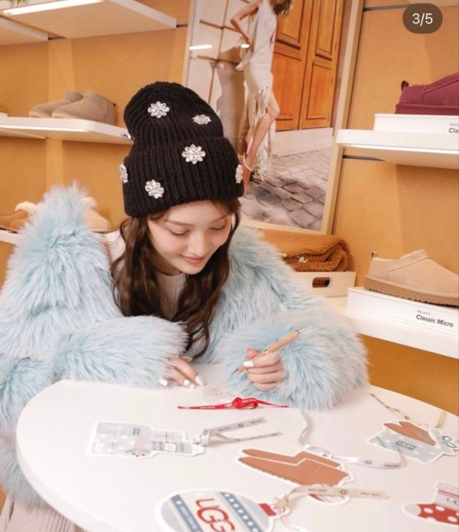 即完売⭐UGG 　2025新作キラキラビジューニット帽