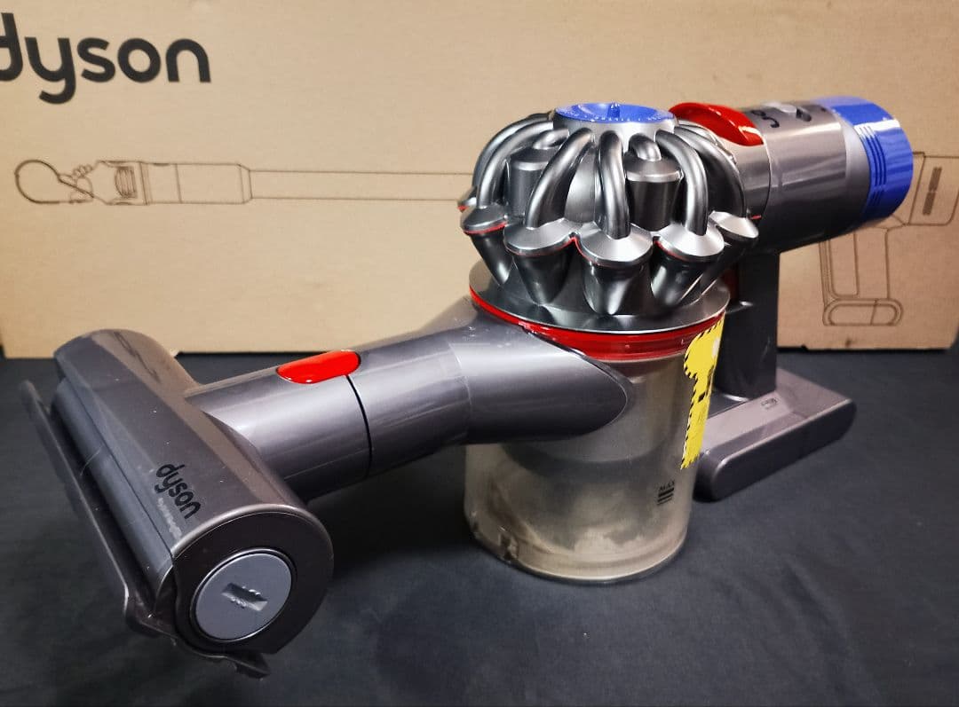 ★美品 Dyson ダイソン V8 fluffy+ SV10 掃除機 サイクロン